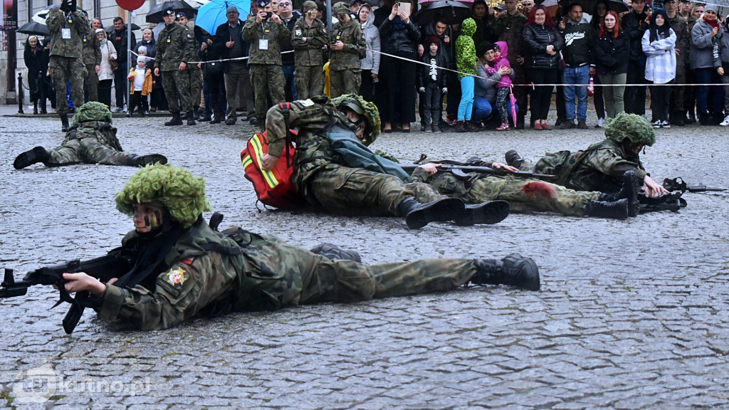 Przysięga i pokazy kadetów liceów mundurowych