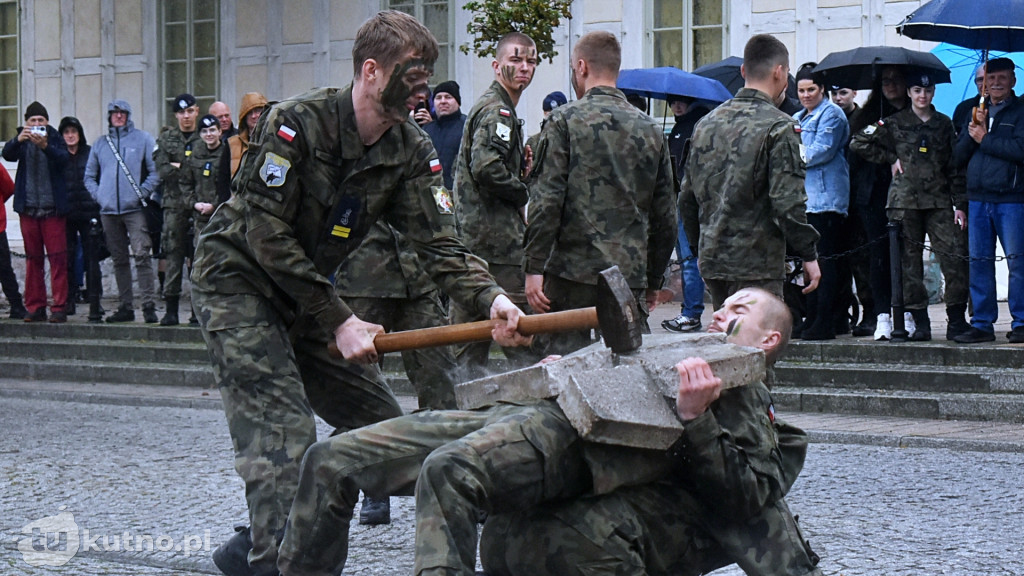 Przysięga i pokazy kadetów liceów mundurowych