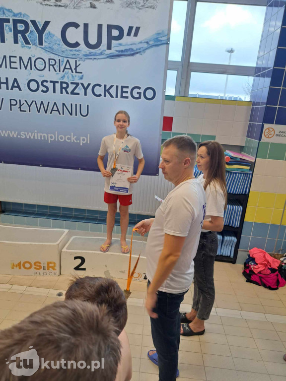 UKS Delfinek Kutno z workiem medali