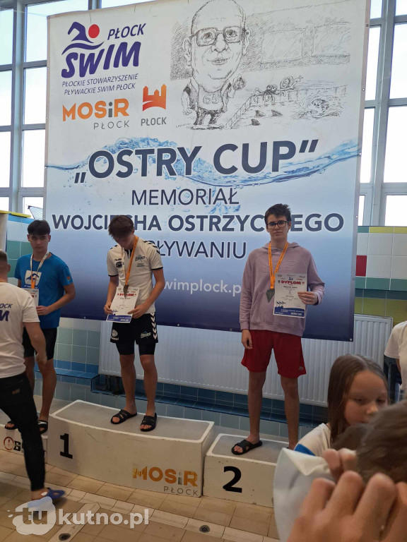 UKS Delfinek Kutno z workiem medali
