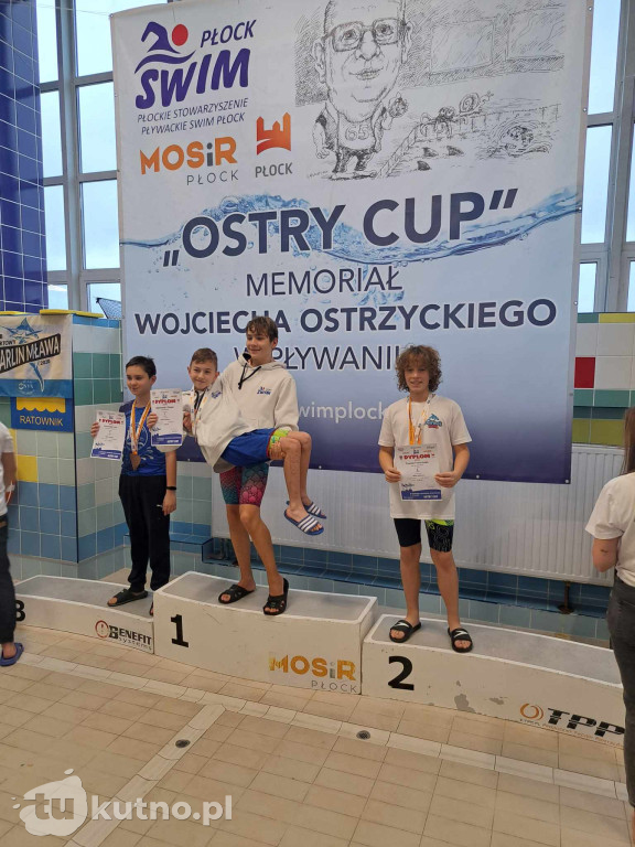 UKS Delfinek Kutno z workiem medali