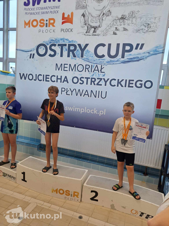 UKS Delfinek Kutno z workiem medali