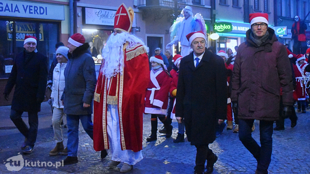Świąteczna Parada Mikołajów przeszła ulicami Kutna