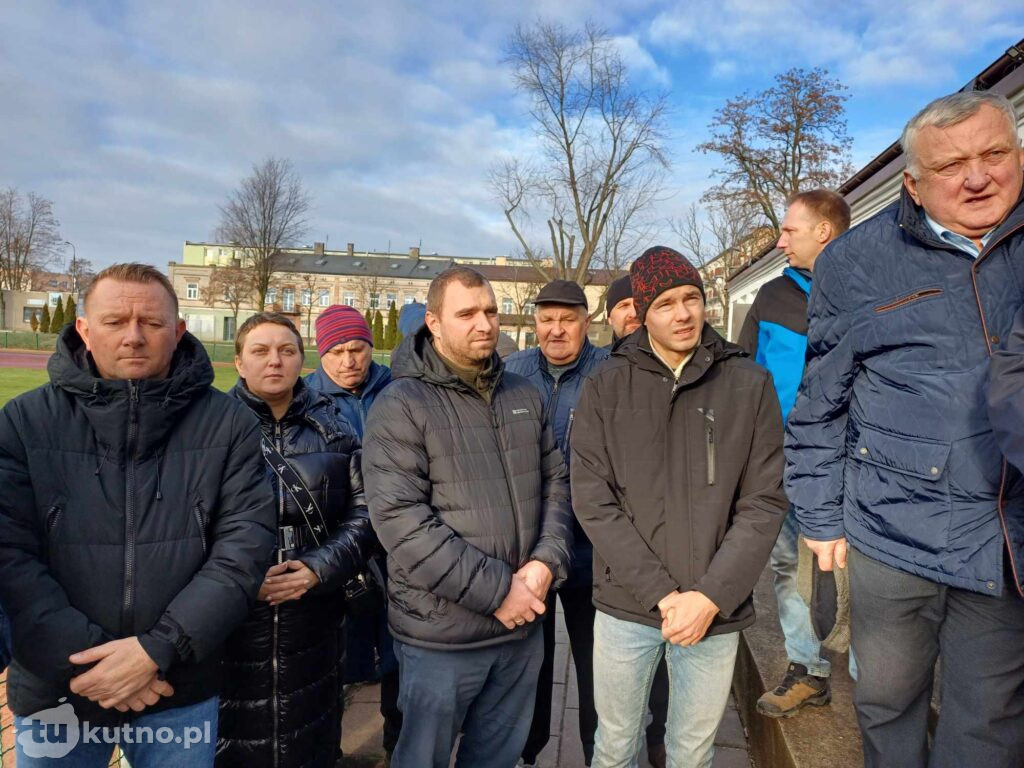 Odsłonięcie tablicy przy stadionie w Łęczycy