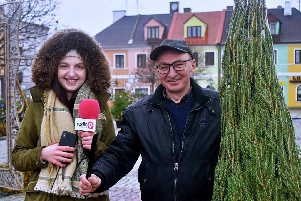 Rozdanie choinek wspólnie z łęczycką policją