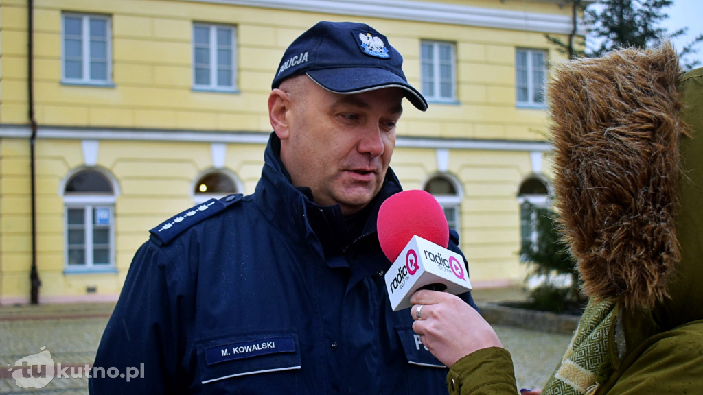 Rozdanie choinek wspólnie z łęczycką policją