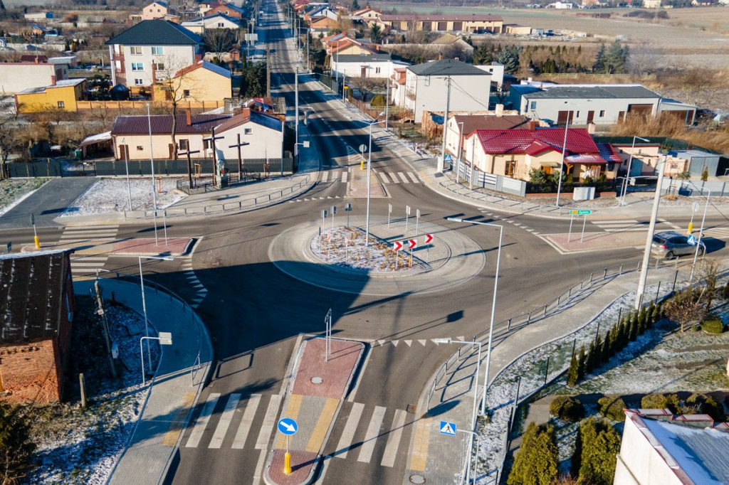 Nowe rondo w miejscowości Dobrzelin
