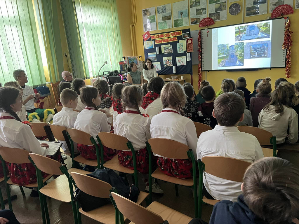 Wizyta gości z Hongkongu w SP we Wroczynach