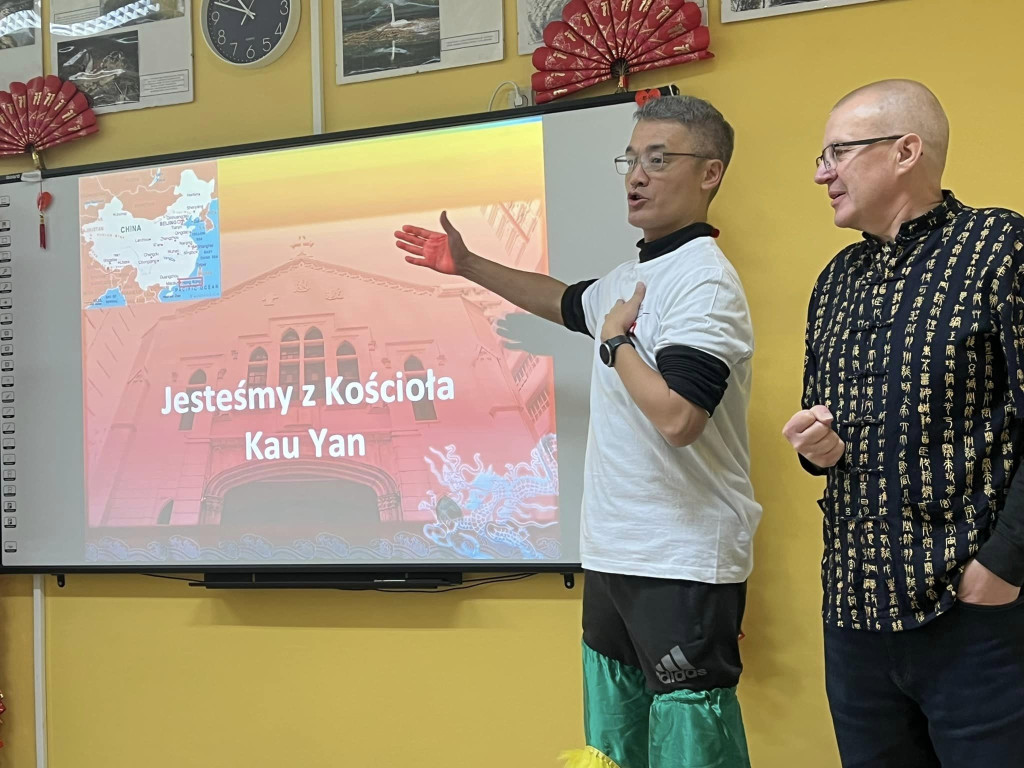 Wizyta gości z Hongkongu w SP we Wroczynach