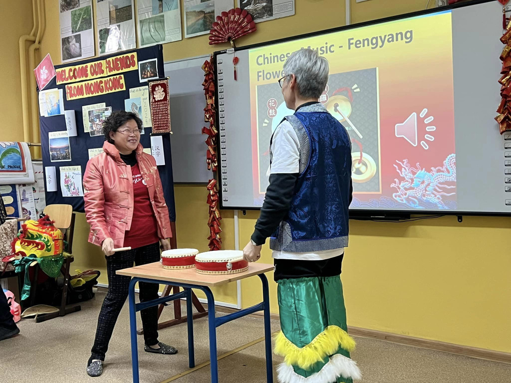 Wizyta gości z Hongkongu w SP we Wroczynach