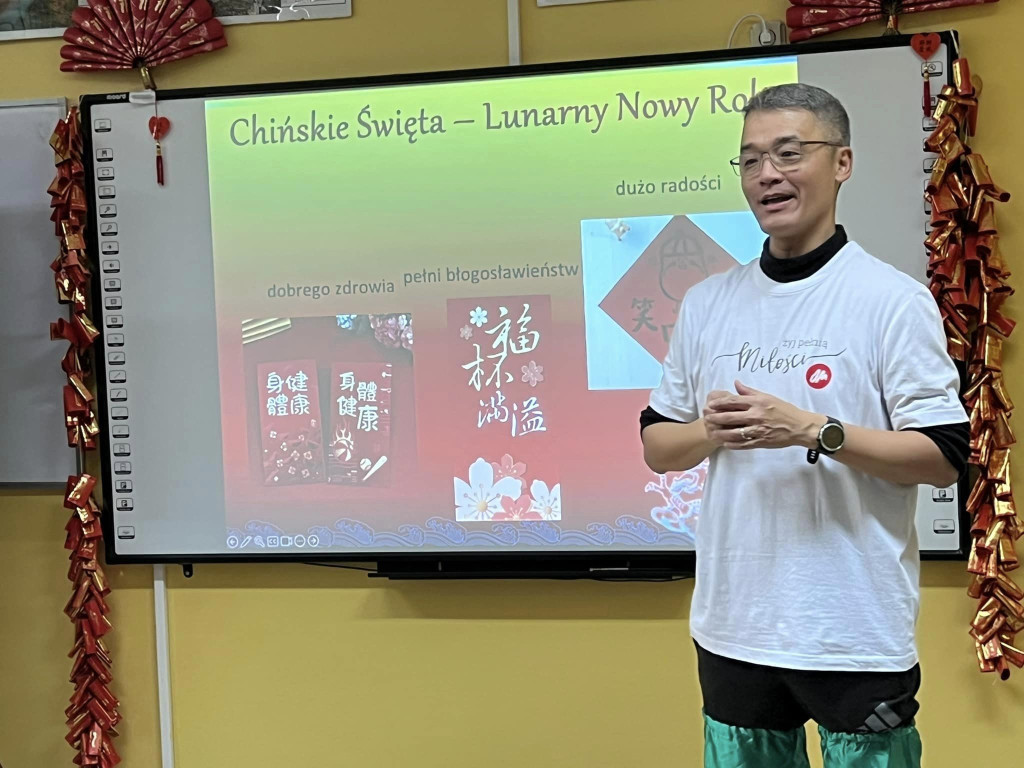 Wizyta gości z Hongkongu w SP we Wroczynach