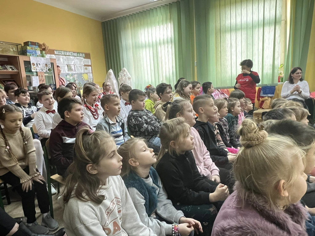 Wizyta gości z Hongkongu w SP we Wroczynach