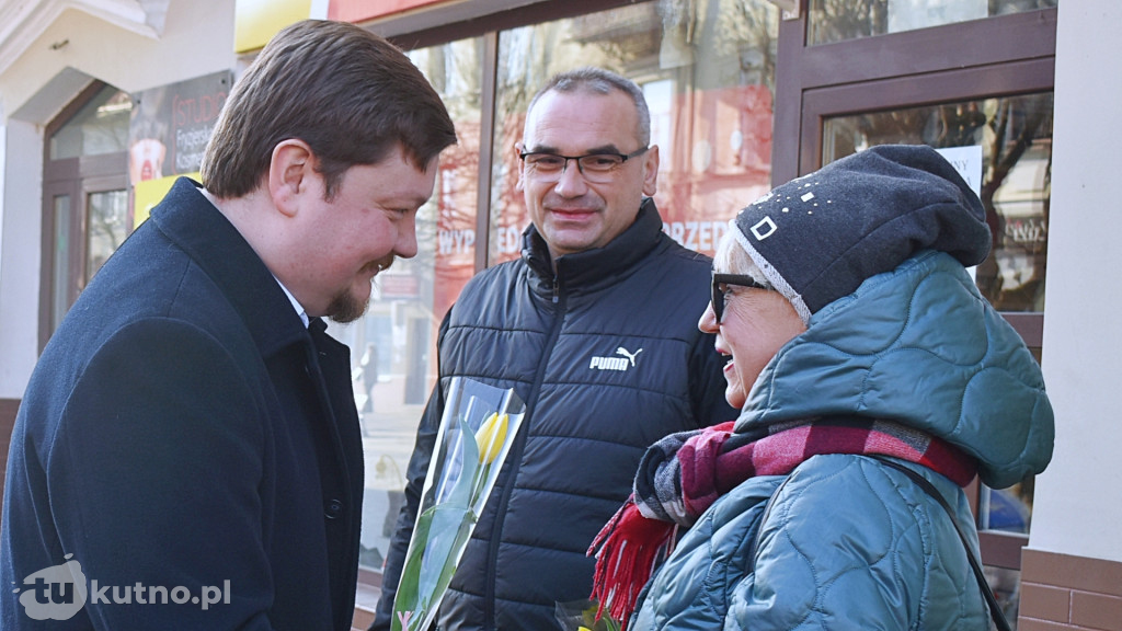 Kwiaty i słodkości z okazji Dnia Kobiet!