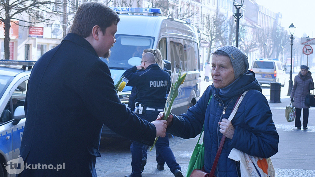 Kwiaty i słodkości z okazji Dnia Kobiet!