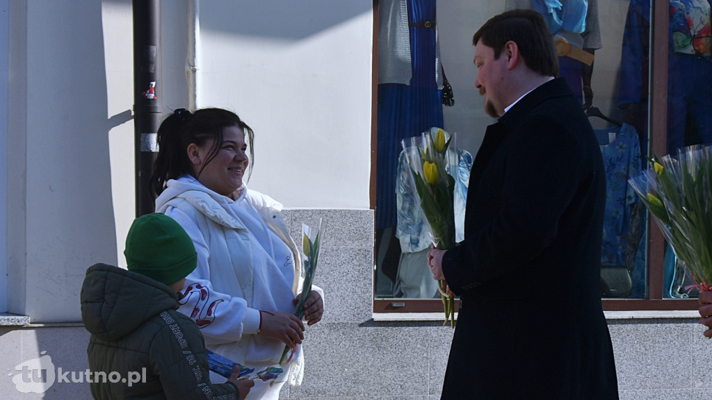 Kwiaty i słodkości z okazji Dnia Kobiet!
