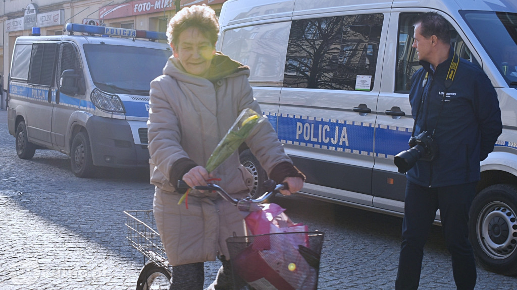 Kwiaty i słodkości z okazji Dnia Kobiet!