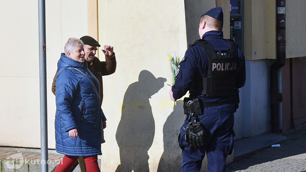 Kwiaty i słodkości z okazji Dnia Kobiet!
