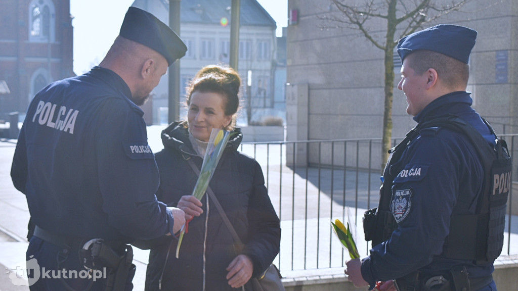 Kwiaty i słodkości z okazji Dnia Kobiet!