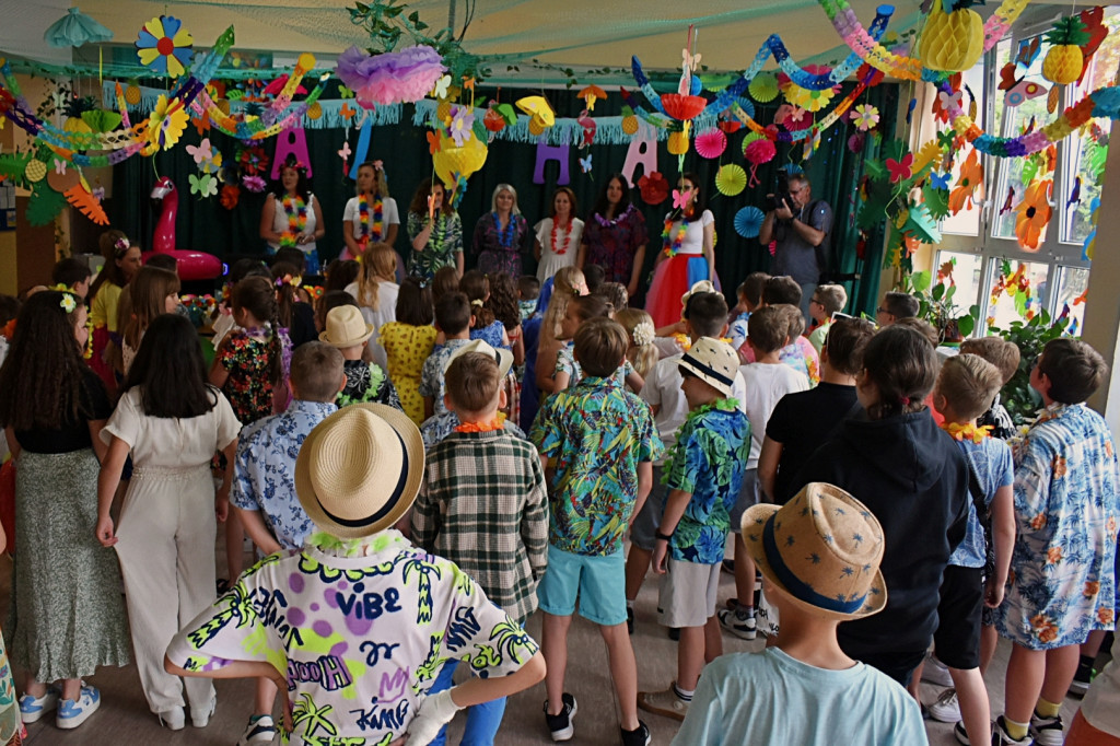 Hawajska impreza w kutnowskiej Dziewiątce