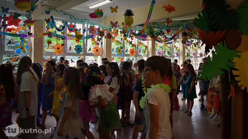 Hawajska impreza w kutnowskiej Dziewiątce