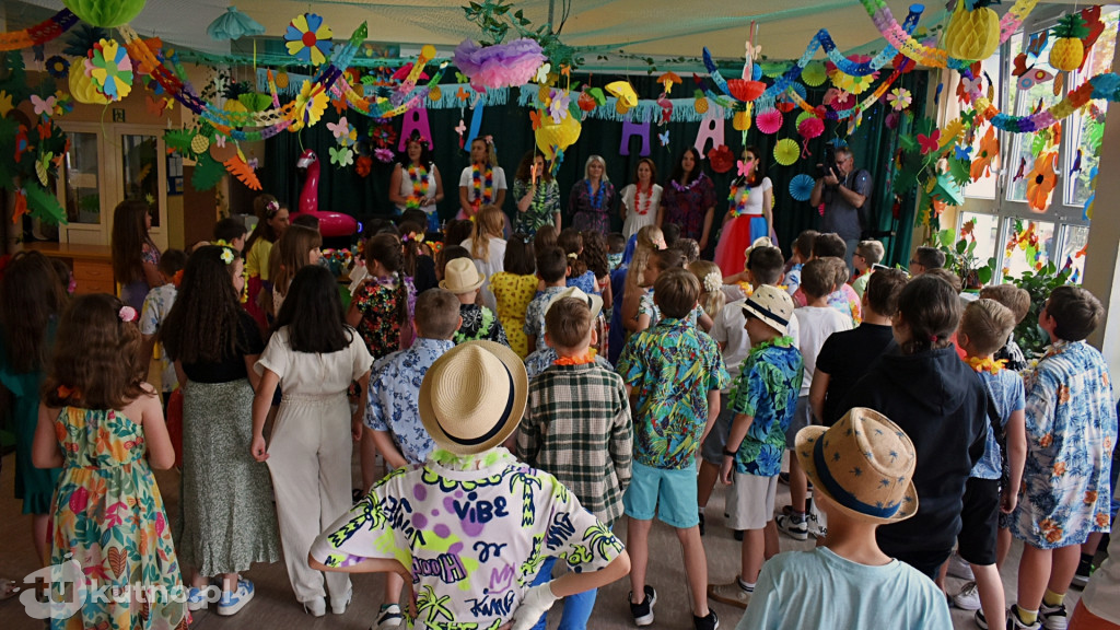 Hawajska impreza w kutnowskiej Dziewiątce