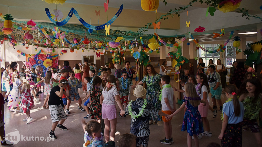 Hawajska impreza w kutnowskiej Dziewiątce