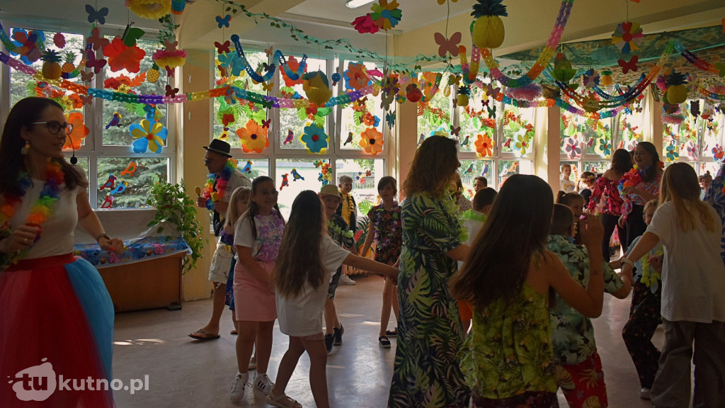 Hawajska impreza w kutnowskiej Dziewiątce