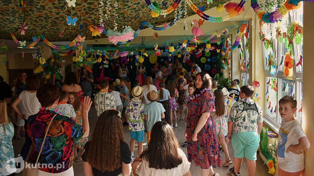 Hawajska impreza w kutnowskiej Dziewiątce