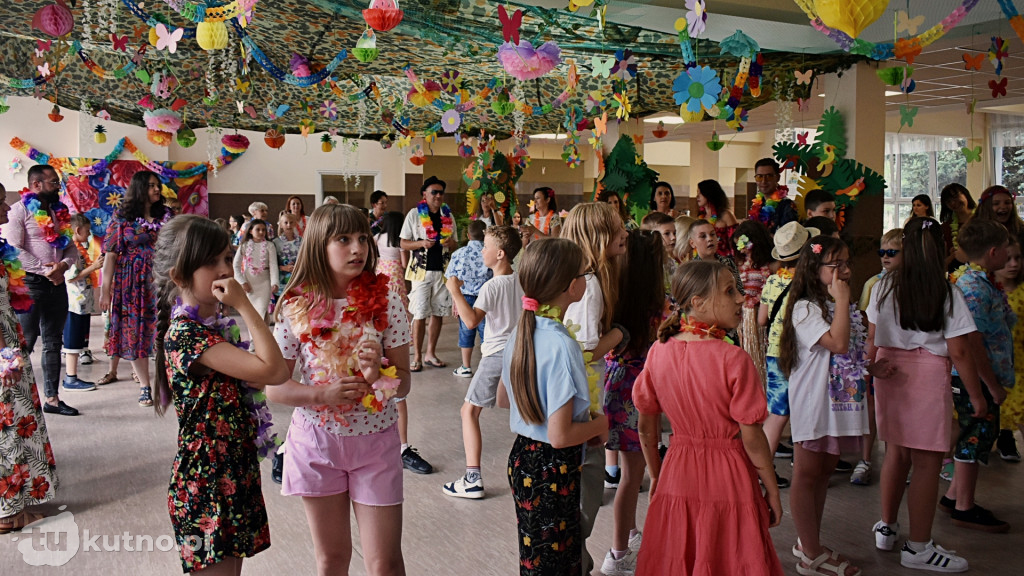 Hawajska impreza w kutnowskiej Dziewiątce