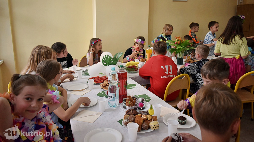 Hawajska impreza w kutnowskiej Dziewiątce