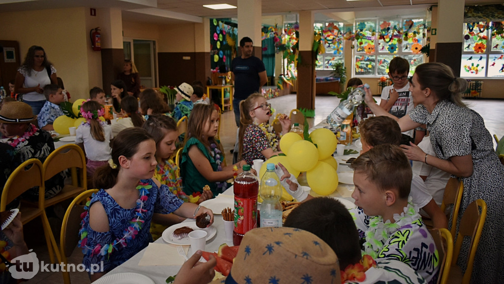 Hawajska impreza w kutnowskiej Dziewiątce