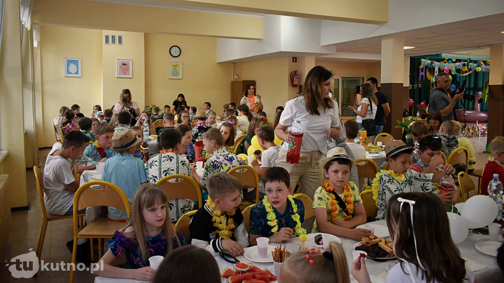 Hawajska impreza w kutnowskiej Dziewiątce