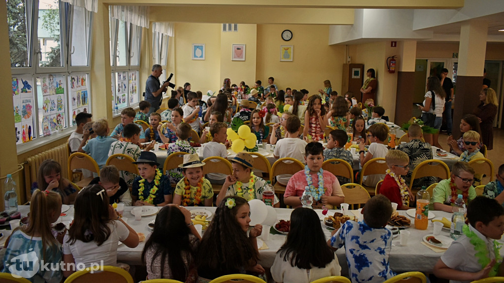 Hawajska impreza w kutnowskiej Dziewiątce
