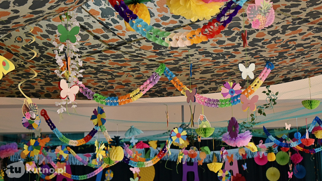 Hawajska impreza w kutnowskiej Dziewiątce