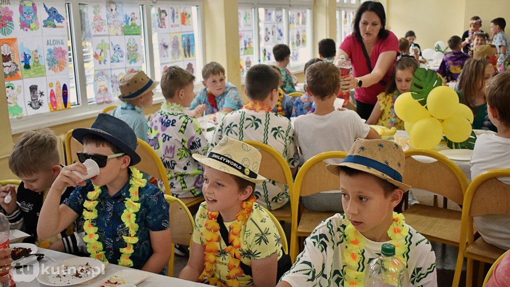 Hawajska impreza w kutnowskiej Dziewiątce