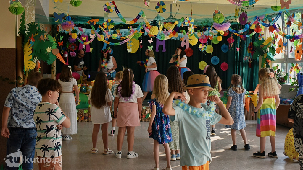 Hawajska impreza w kutnowskiej Dziewiątce