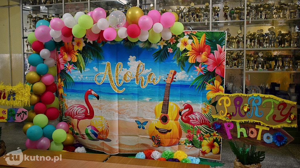 Hawajska impreza w kutnowskiej Dziewiątce