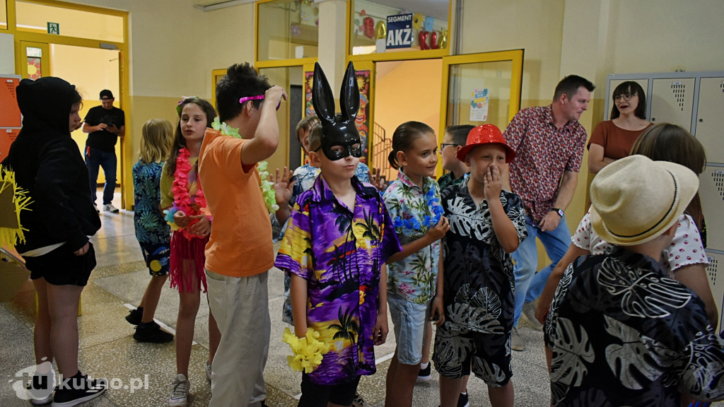 Hawajska impreza w kutnowskiej Dziewiątce
