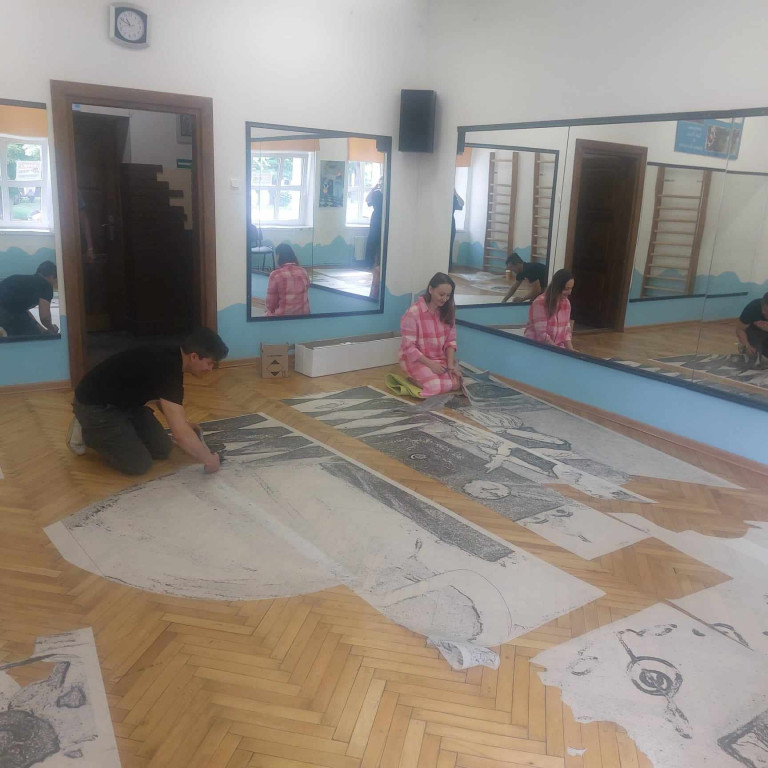 Mural na ścianie Domu Kultury w Łęczycy