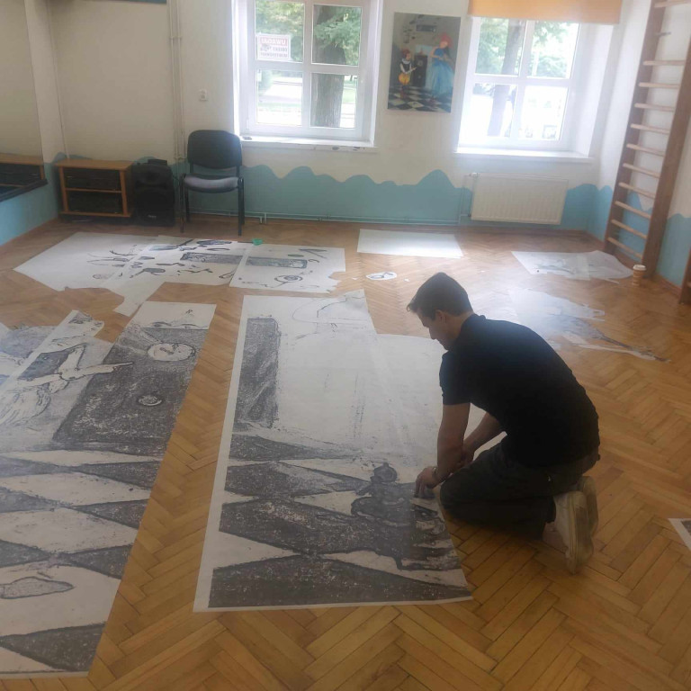 Mural na ścianie Domu Kultury w Łęczycy