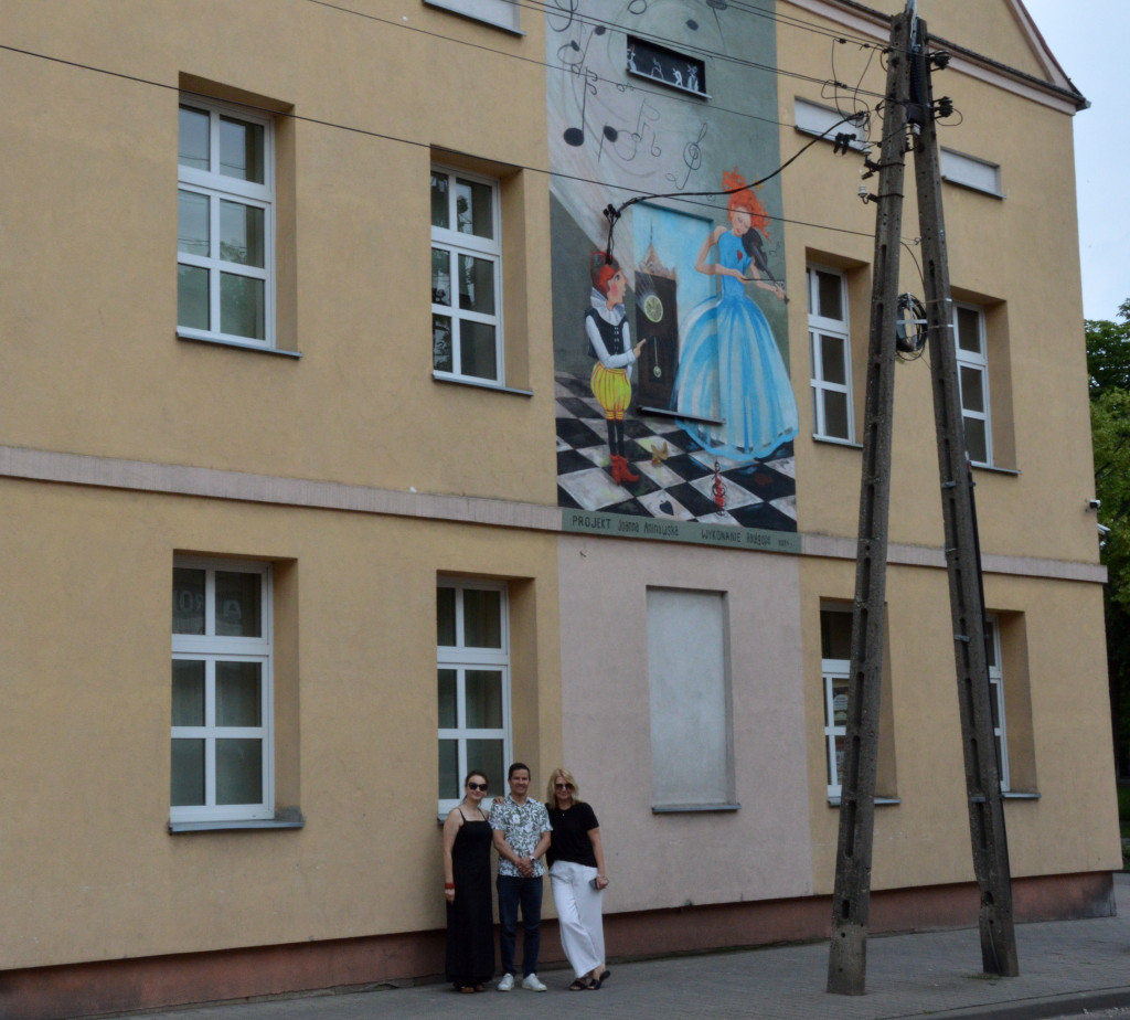 Mural na ścianie Domu Kultury w Łęczycy