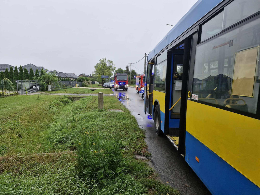 Kolizja samochodu z autobusem