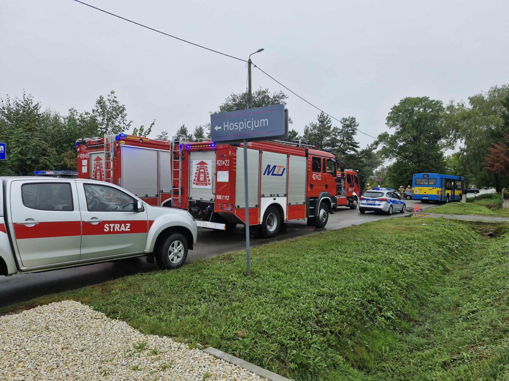 Kolizja samochodu z autobusem