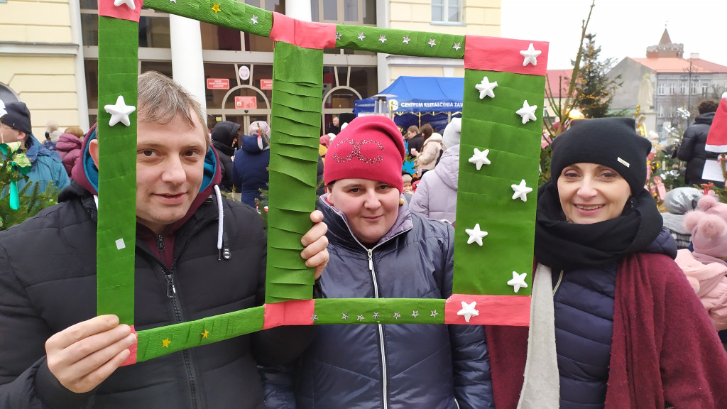 Po raz kolejny wspólnie udekorowano choinki