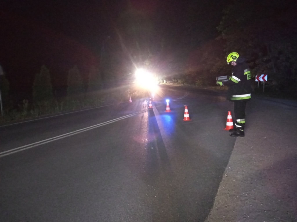 Wypadek w regionie - auto rozbiło się na łuku