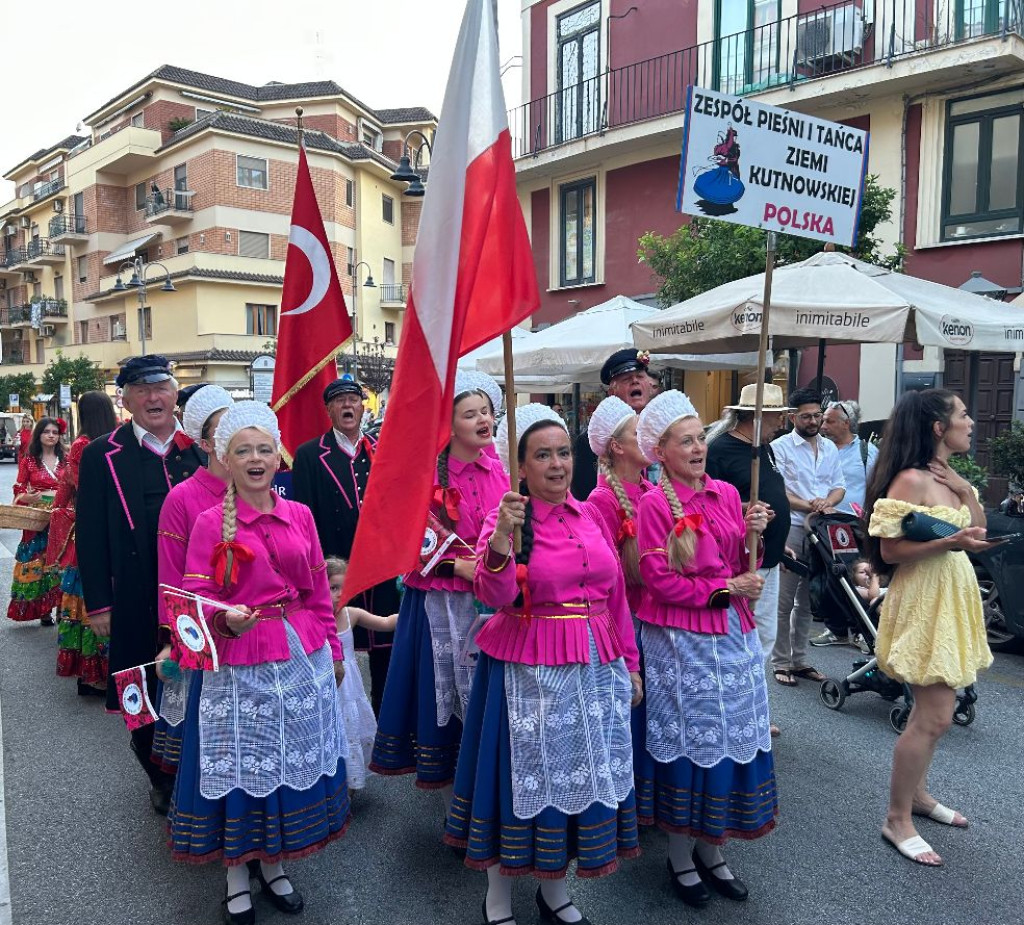 Zespół Pieśni i Taniec Ziemi w Kutnowskiej we Włoszech