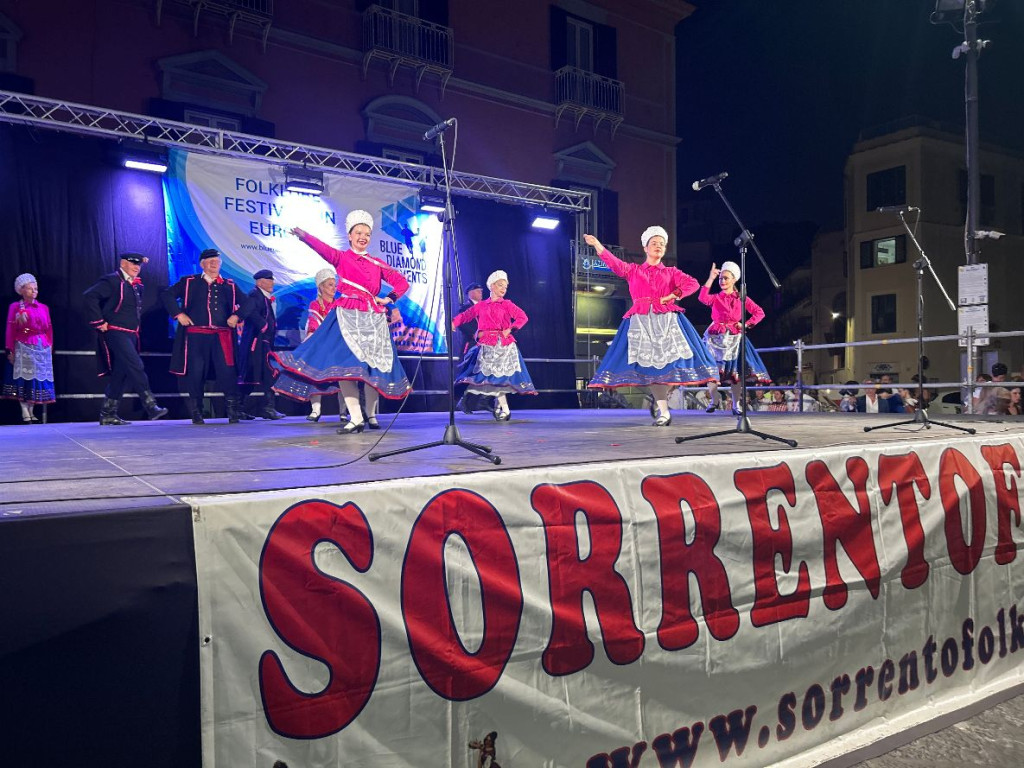 Zespół Pieśni i Taniec Ziemi w Kutnowskiej we Włoszech