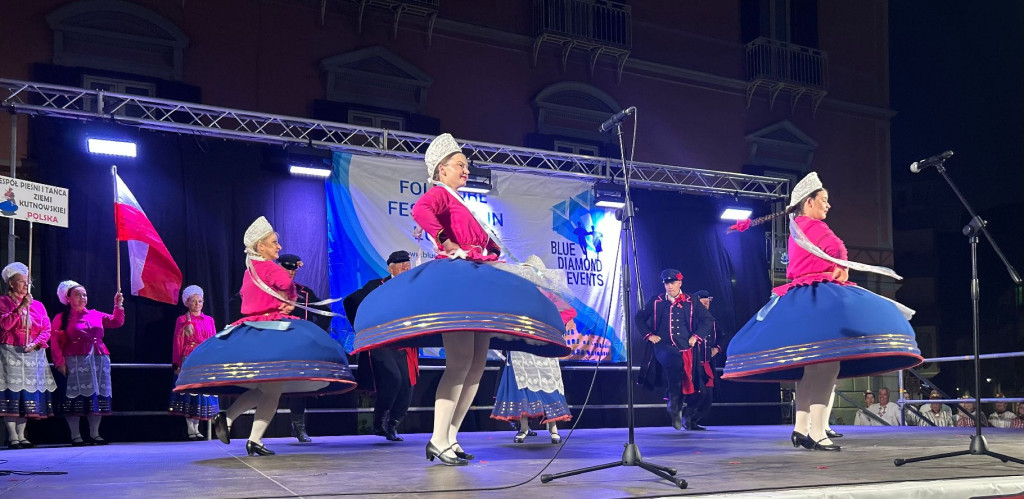 Zespół Pieśni i Taniec Ziemi w Kutnowskiej we Włoszech