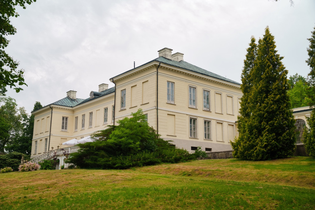 Pałac w Walewicach zachwyca