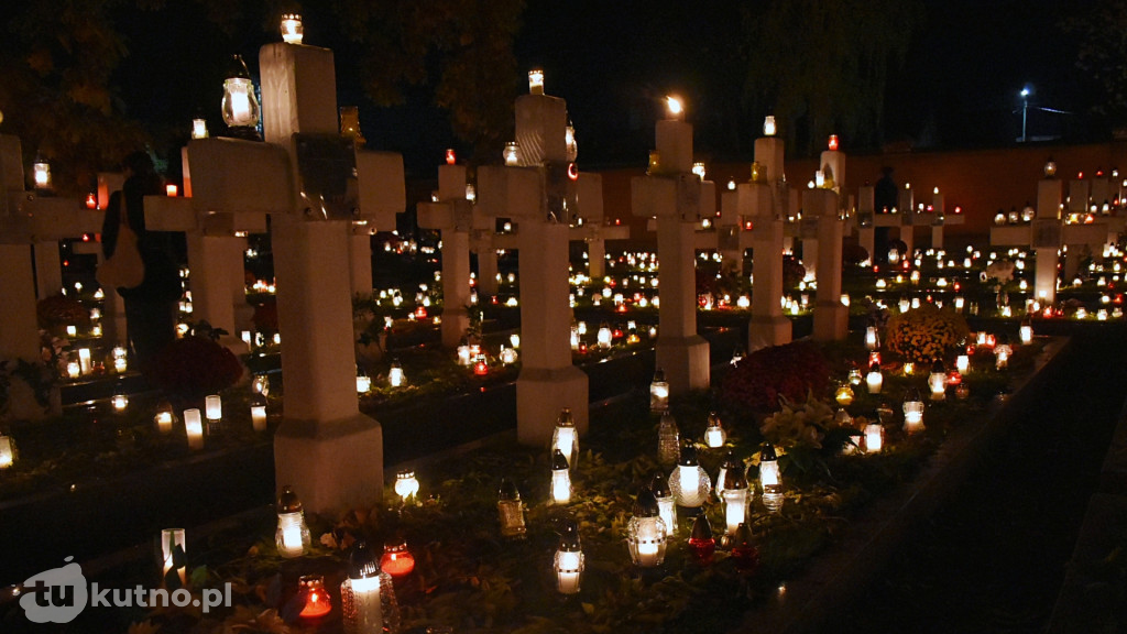 Cmentarze nocą